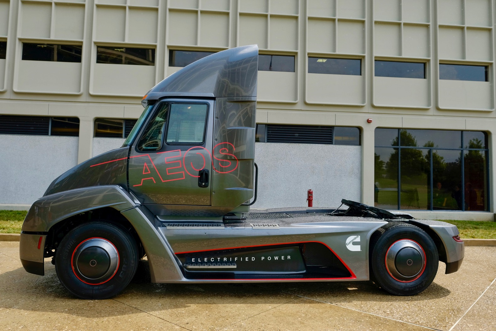 California Mandates Electric Trucks